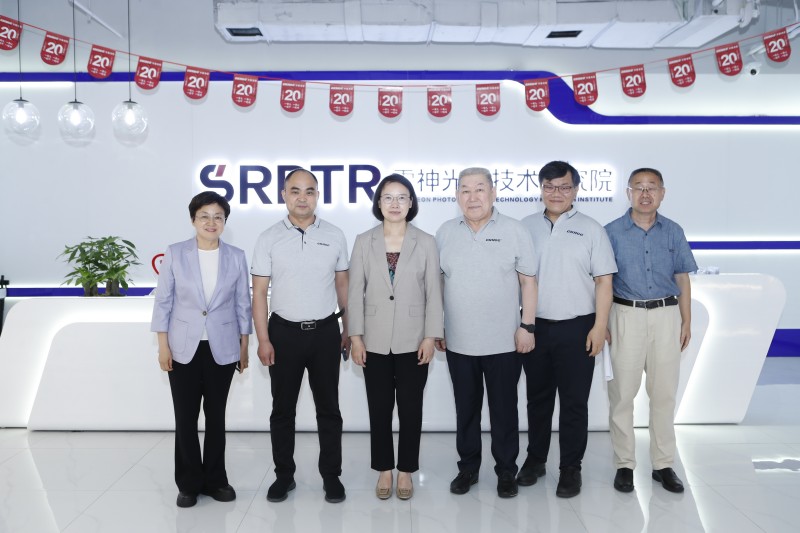 全国人大常委会副秘书长，全国政协常委，农工党中央专职副主席兼秘书长邓蓉玲一行莅临雷神研究院调研指导